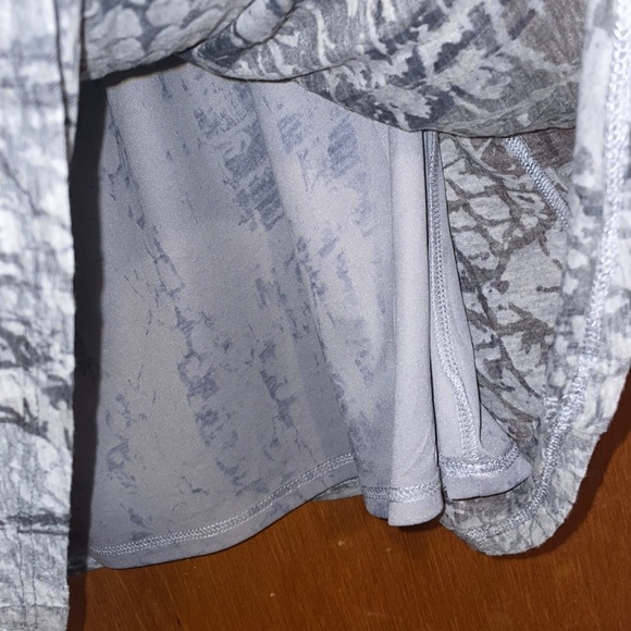 •COLDWATER CREEK•GRAY ABSTRACT PLEATED&SCOOPNECK TANK TOP BLOUSE SIZE MED(8-10) - Picture 4 of 7